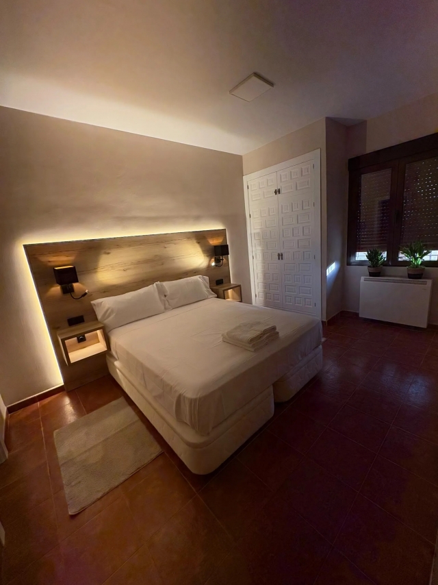 Amplia habitacion cona aire acondicionado.jpg