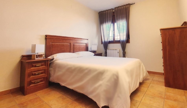 Cama y mesilla