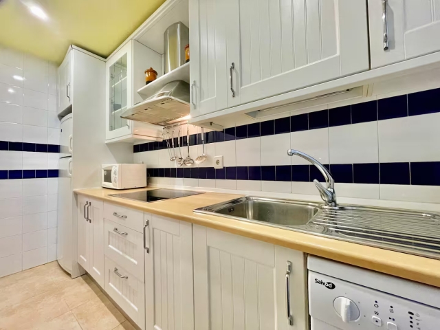 Cocina con encimera 