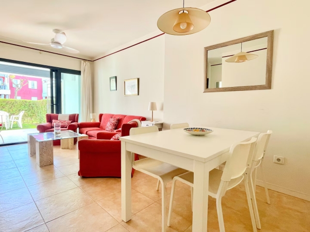 Sala amplia con vistas 