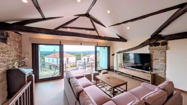 Sala amplia con sus vistas