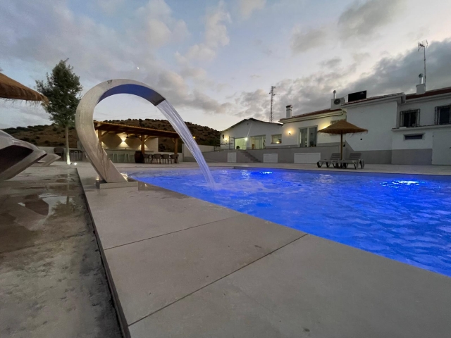 Piscina con cascada