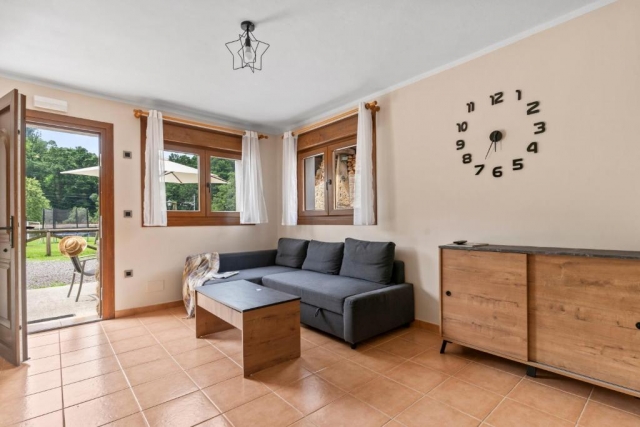 Sala amplia con sofa 