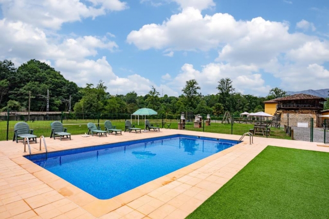 Vistas amplia piscina