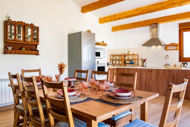 Cocina con mesa
