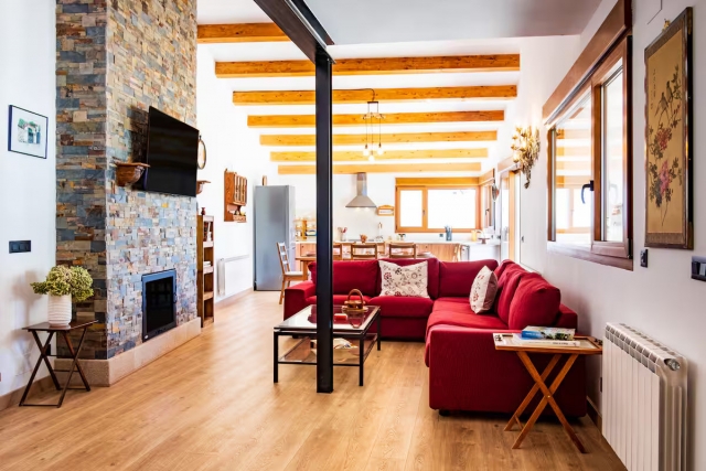Sala  con chimenea y tele