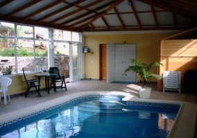 Vistas de la piscina cubierta