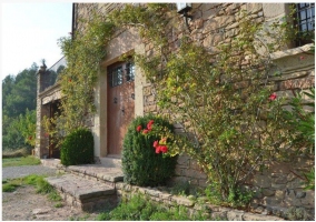 Habitación con dos camas individuales de colchones viscoelásticos y edredones de plumas