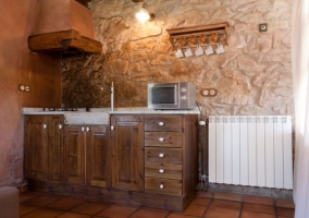 Cocina en madera de la casa rural