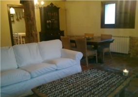 Parte del salón de la casa rural