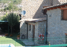 Casa desde la piscina