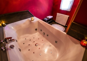 Dormitorio con jacuzzi