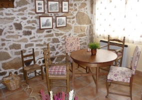 Comedor y mueble de vajilla