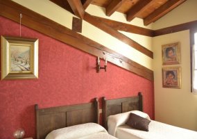 Sala de estar y chimenea de la casa rural