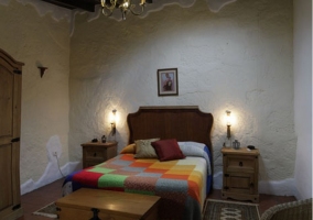 Dormitorio principal de matrimonio de la casa rural