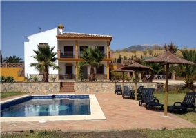 Exterior con piscina