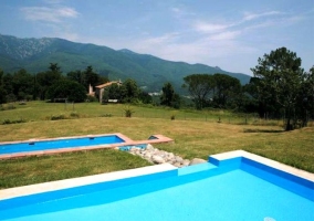 Dos piscinas en la zona exterior