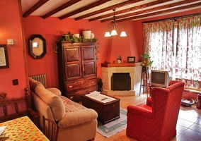 Salón con mesa de comedor