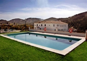 Piscina y solárium