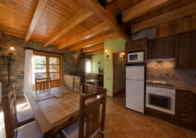 Dormitorio de matrimonio con salida a la terraza de la casa