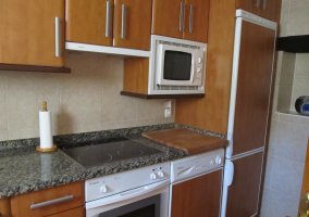 Cocina con horno y microondas