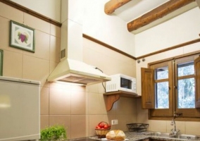 Cocina con vigas de madera
