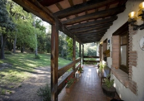 Fachada y porche