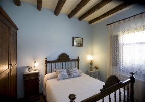 Habitación con cama de matrimonio
