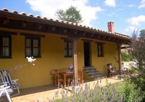 Salón comedor con chimenea