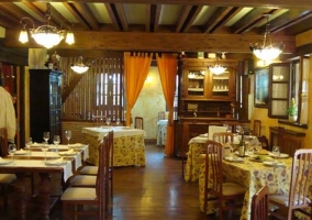 Restaurante con alacenas