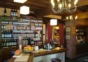 Restaurante con barra de bar