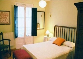 Dormitorio matrimonial en la casa rural