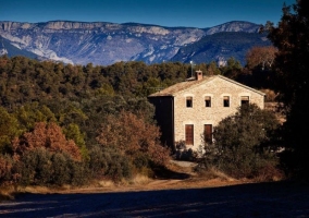 Casa y montañas