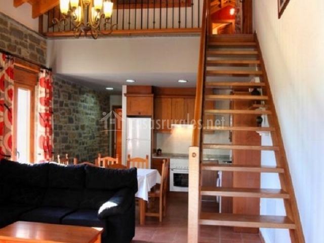 Casa el palomar casas rurales pirineo en gerbe (huesca) Escaleras en comedor