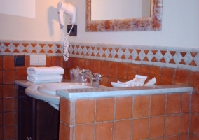 Dormitorio doble con ducha de hidromasaje