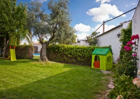 Zona exterior infantil de la casa rural