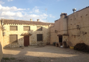 Patio interior con barbacoa