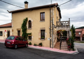 Fachada casa rural 