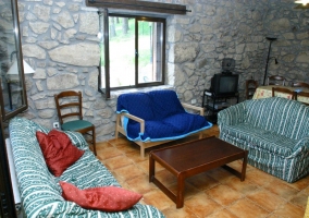 Salón con piedra vista