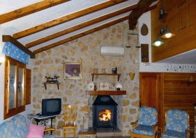 Salón con chimenea