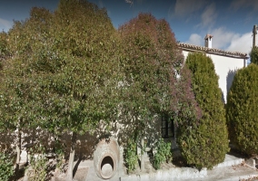 Porche con pared acristalada