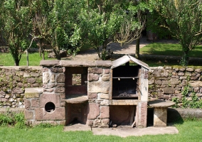 Barbacoa en el jardín