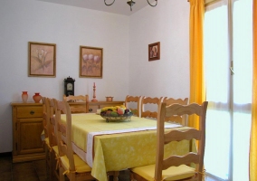 Comedor en tonos amarillos