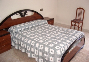 Dormitorio doble con camas individuales de la casa rural