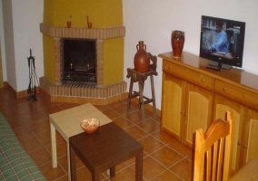 Sala de estar con chimenea