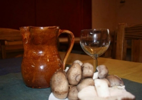 Comedor con productos de la zona