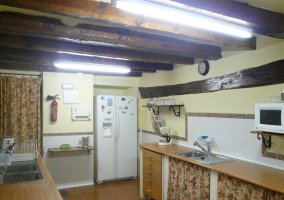 Cocina equipada con todos los electrodomésticos