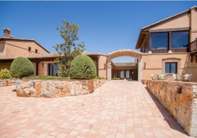 Pasillo de la casa con azulejos de colores