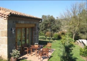 Piscina con zona de solarium