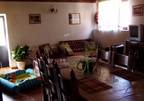 Sala de estar y comedor vistos desde la cocina americana